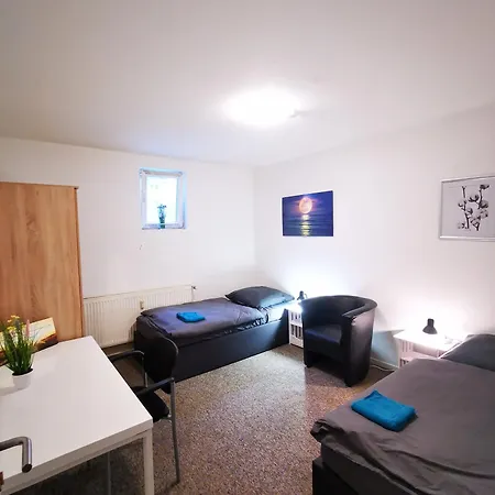 Schwert Souterrain Monteurwohnung Verden * 버든